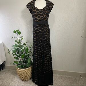 Miusol Black Lace Overlay Evening Gown – Women’s Medium